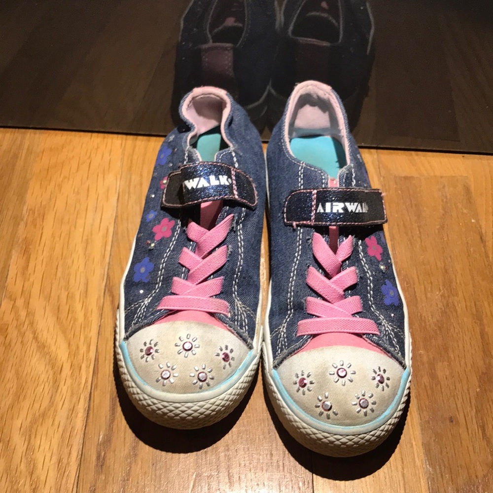 Little girl’s light up shoes